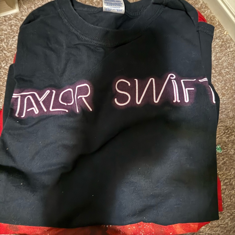 Lot of 2 Taylor Swift Black T-Shirt lot (2 shirts)